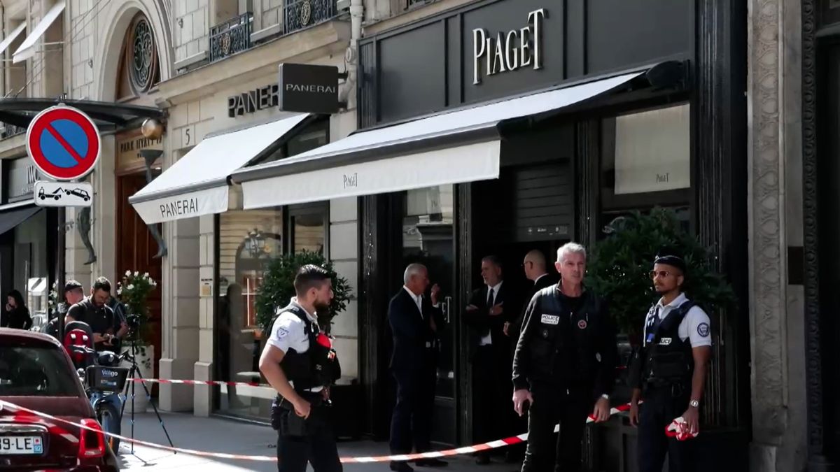 Gang uloupil z luxusního obchodu v Paříži šperky za stovky milionů